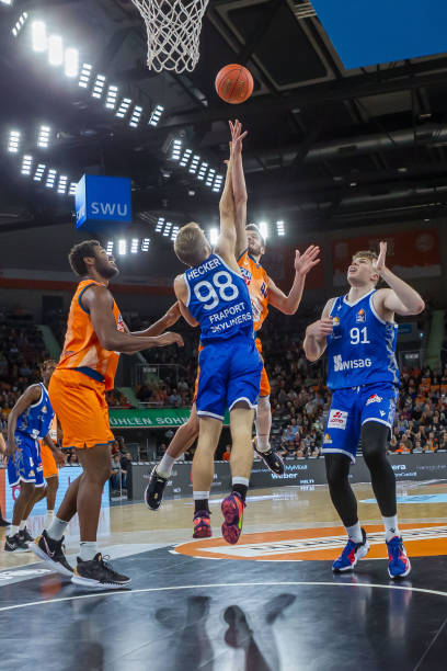 不少球迷在 不少球迷在