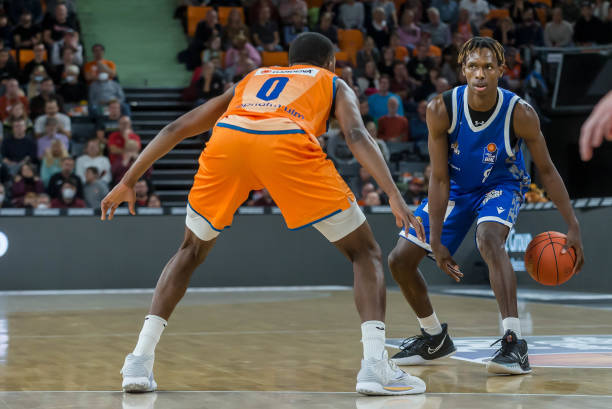 他们通过心 他们通过心